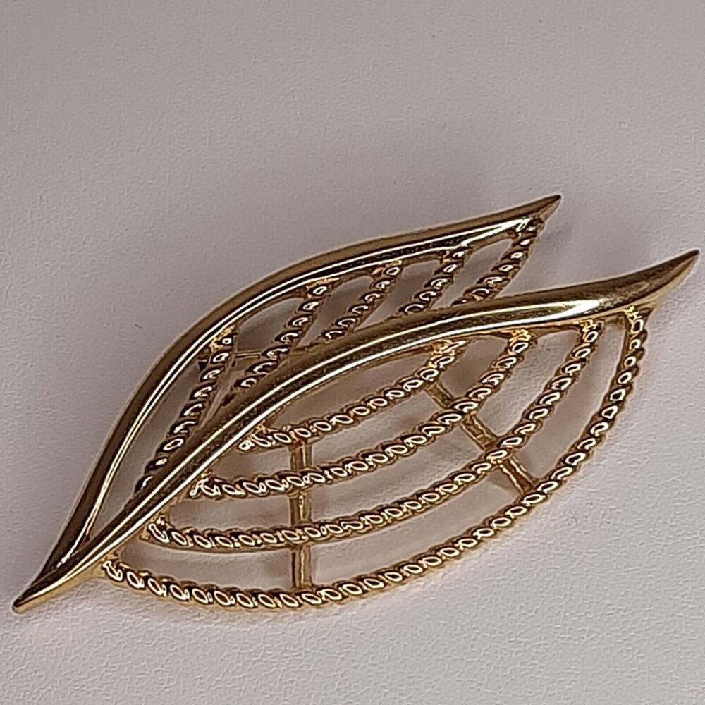 TRIFARI Vtg Gold-Tone Double Leaf Open Work Brooch Pin w/ texture LARGE 3" - Picture 9 of 10